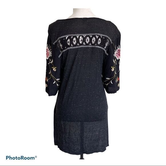 Gimmicks by BKE Black Embroidered Sleeve Top-Small - Picture 2 of 13